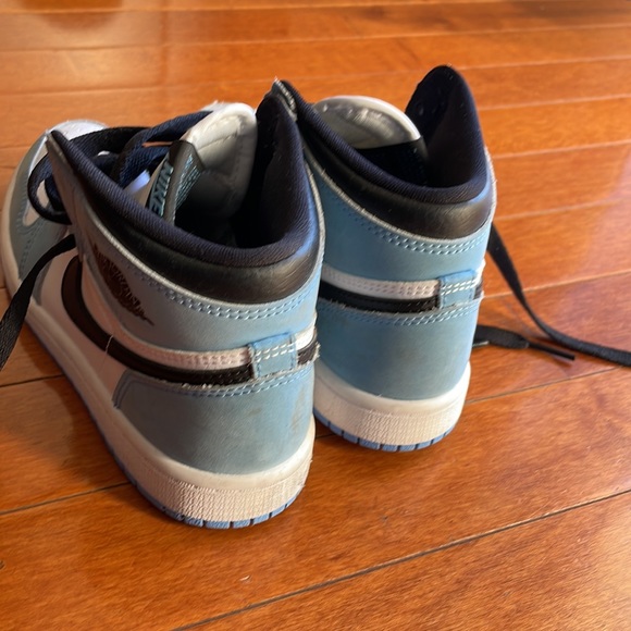 Girls lightly Worn Jordan 1’s - Picture 4 of 5